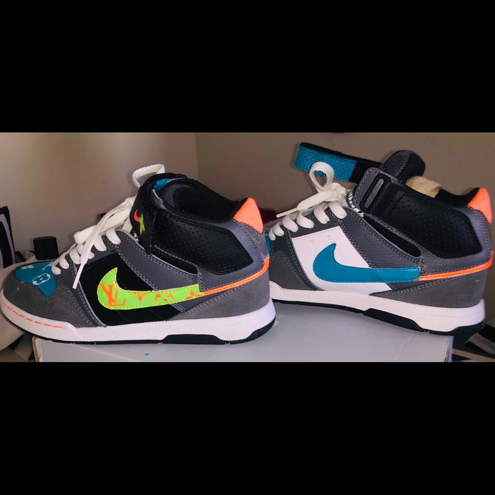 Custom Nikes - Picture 6 of 7